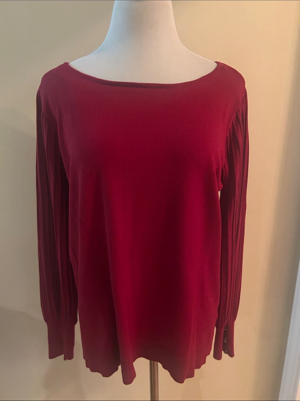 Women's Red Pleated-Sleeve Crewneck Sweater - Classic Knit